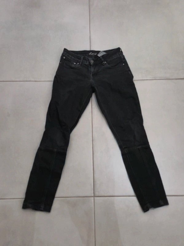 Women Levi's Black Skinny W26 L32 Jeans