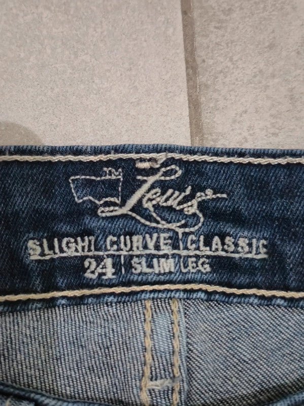 Women Levi's Slight Curve Classic Blue Slim W24 L32 Jeans
