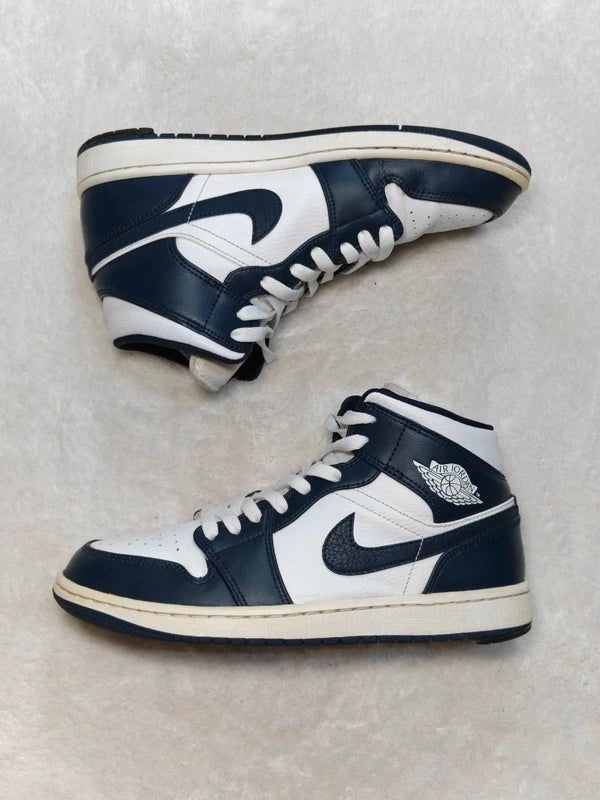 Men Air Jordan 1 Mid Obsidian White Metallic Gold EU 42 Sneakers
