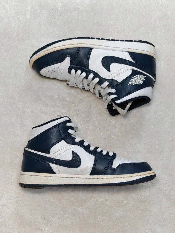 Men Air Jordan 1 Mid Obsidian White Metallic Gold EU 42 Sneakers