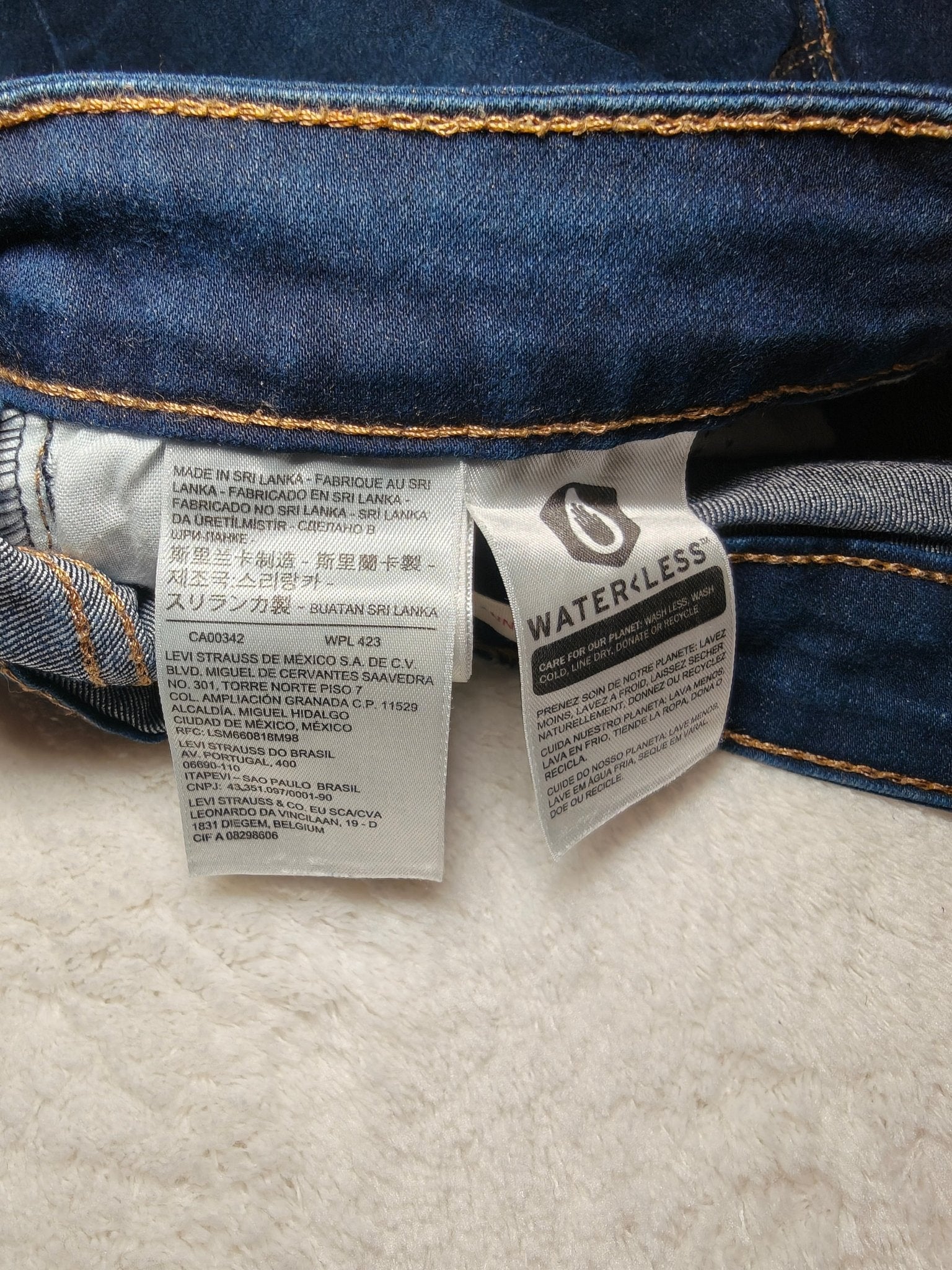 Women Levi’s 711 Blue Skinny W28 L30 (EU 38/M) Jeans