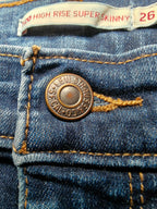 Women Levi’s 720 Dark Blue Super Skinny W26 L30 (EU 36/S) Jeans