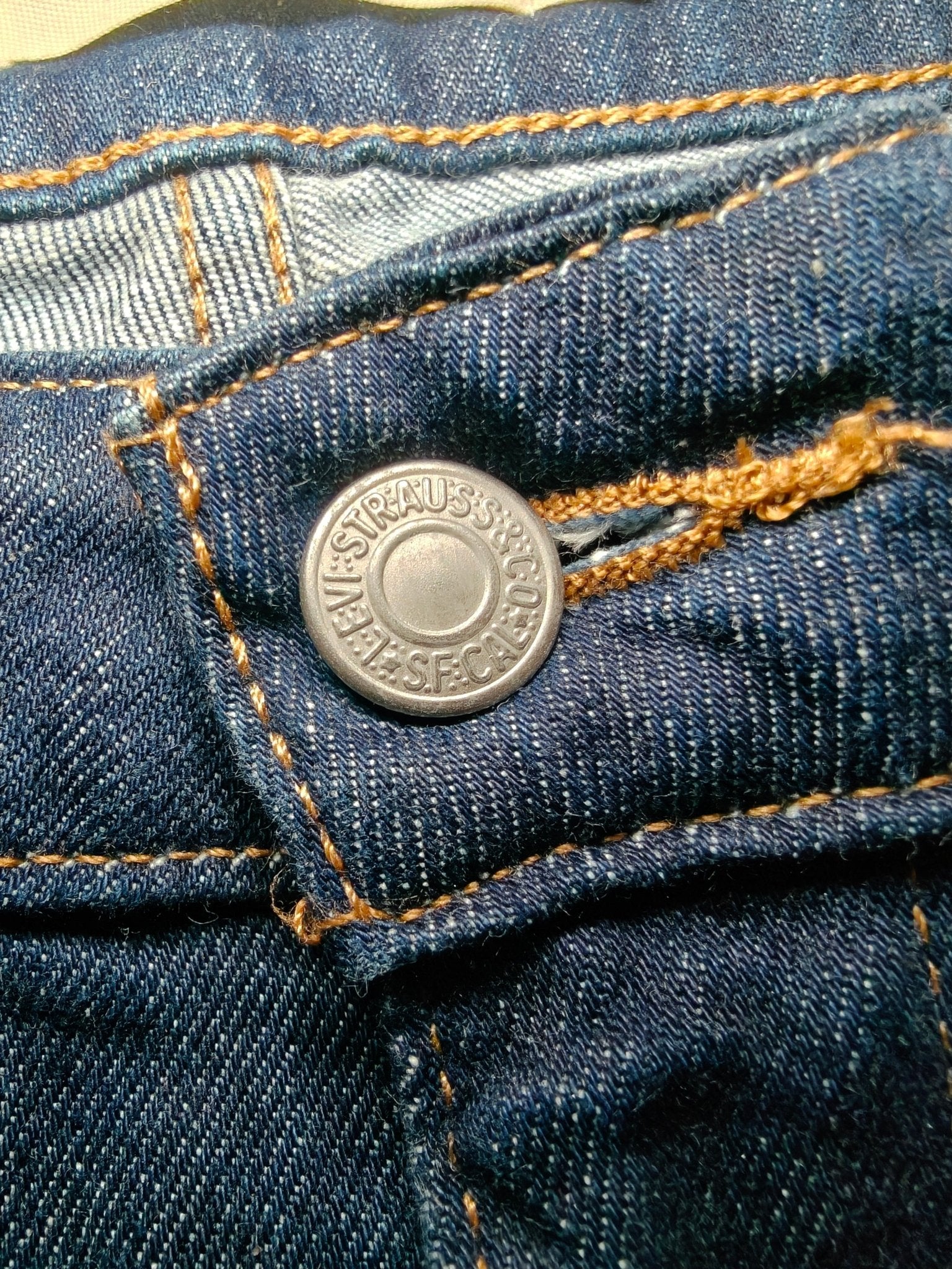 Women Levi’s 714 Dark Blue Straight W26 L32 (EU 36/S) Jeans