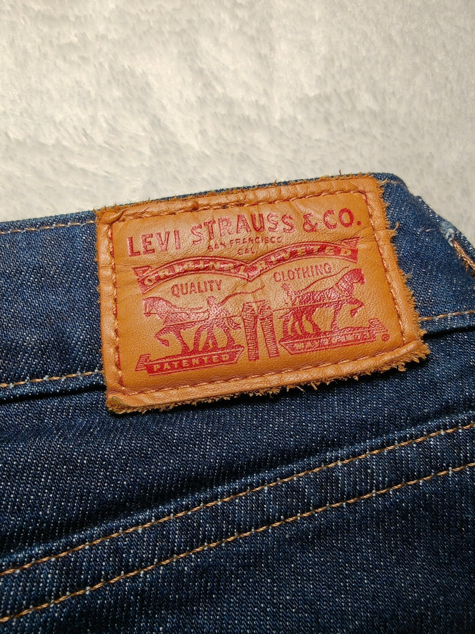 Women Levi’s 714 Dark Blue Straight W26 L32 (EU 36/S) Jeans
