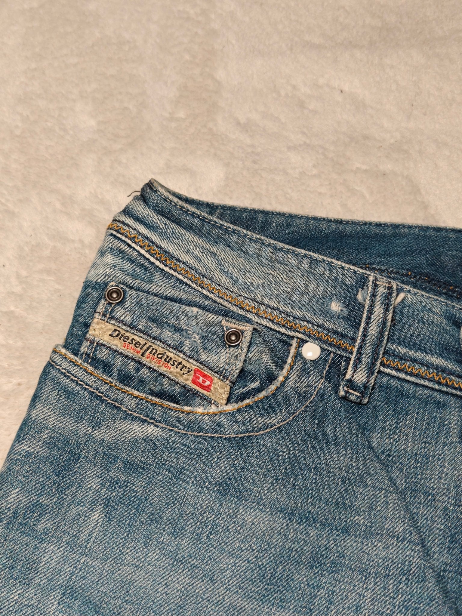 Women Diesel Lowky Blue Wash 0071J Straight W26 L34 (EU 36/S) Jeans