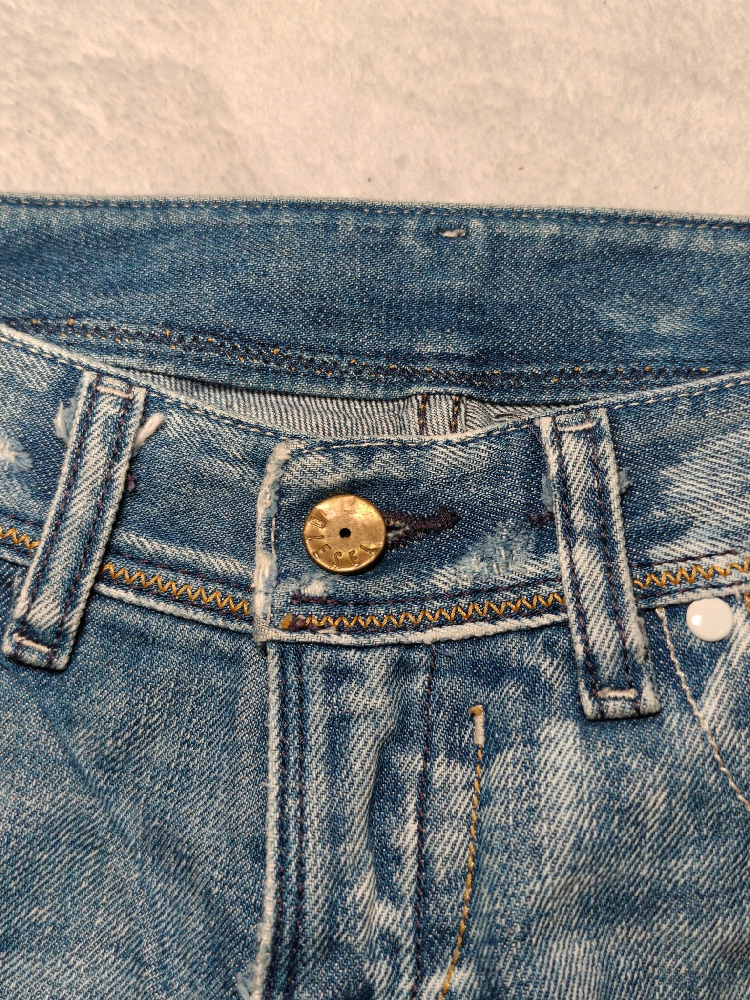Women Diesel Lowky Blue Wash 0071J Straight W26 L34 (EU 36/S) Jeans