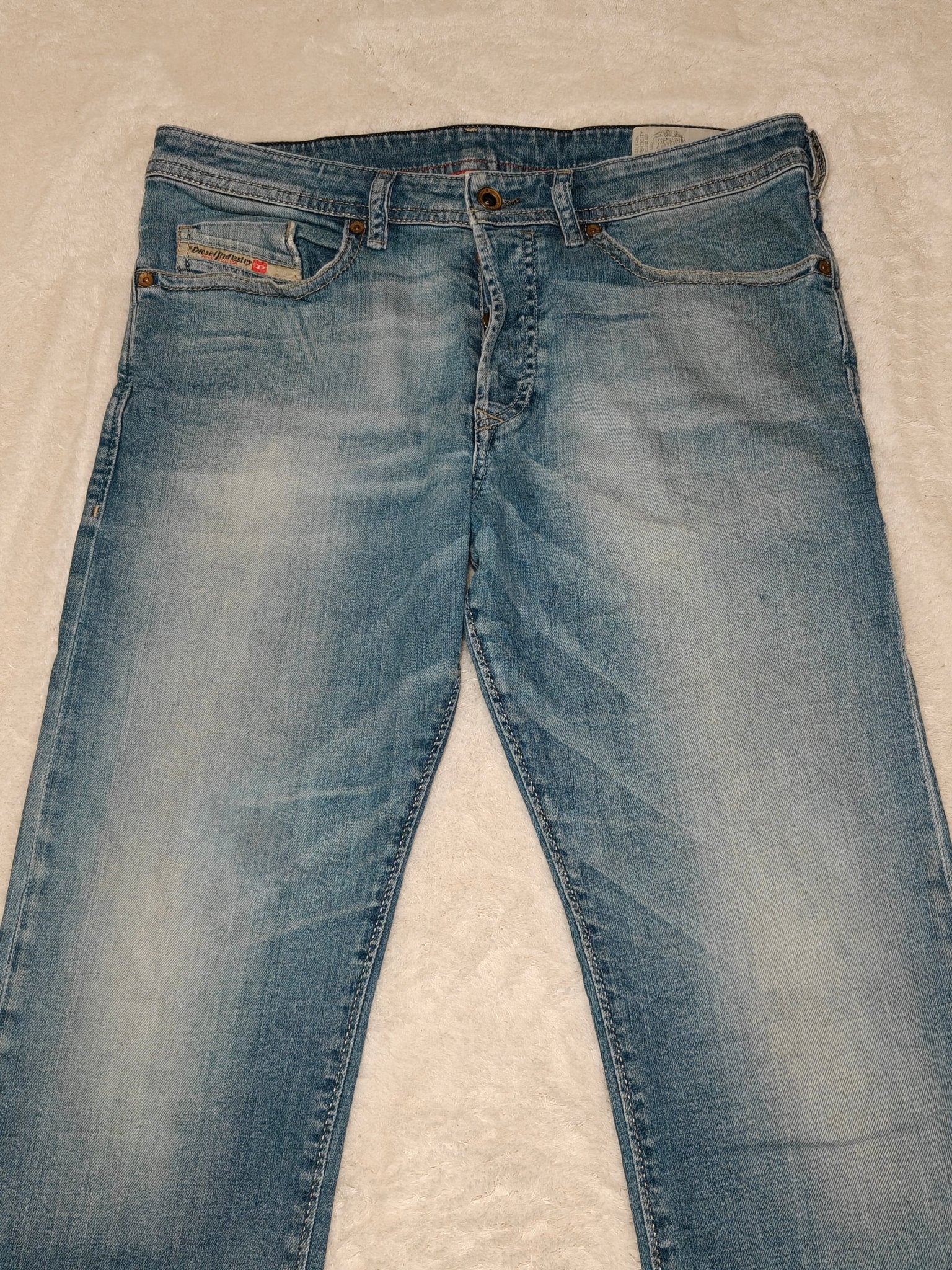 Men Diesel Buster Blue Wash 0685C Regular Slim Tapered W32 L30 Jeans