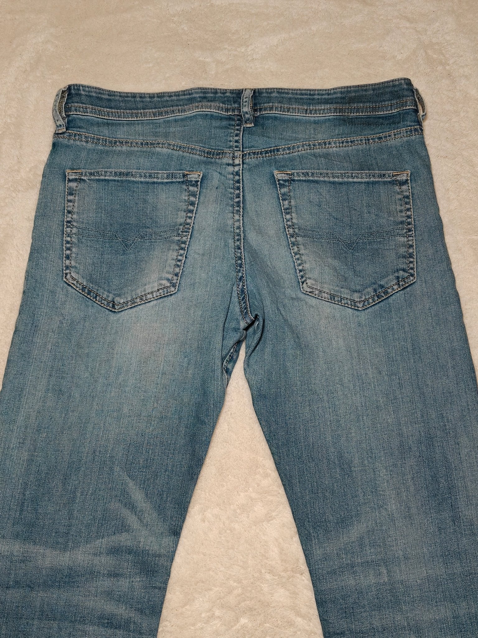 Men Diesel Buster Blue Wash 0685C Regular Slim Tapered W32 L30 Jeans