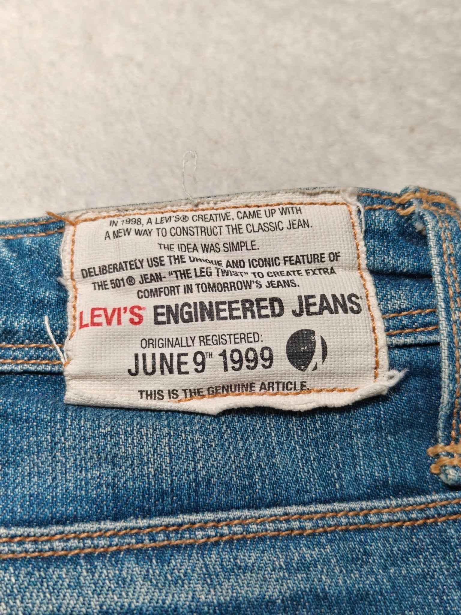 Women Levi's Engineered 10065 0353 Blue Straight W30 L28 (EU 40/L) Jeans