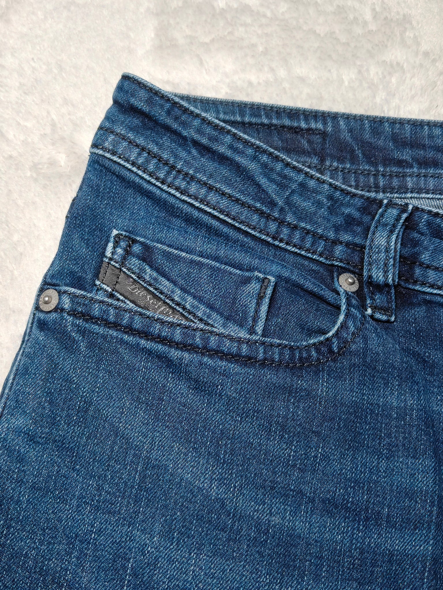 Men Diesel Buster Blue Wash 084VG Slim Tapered W30 L32 Jeans