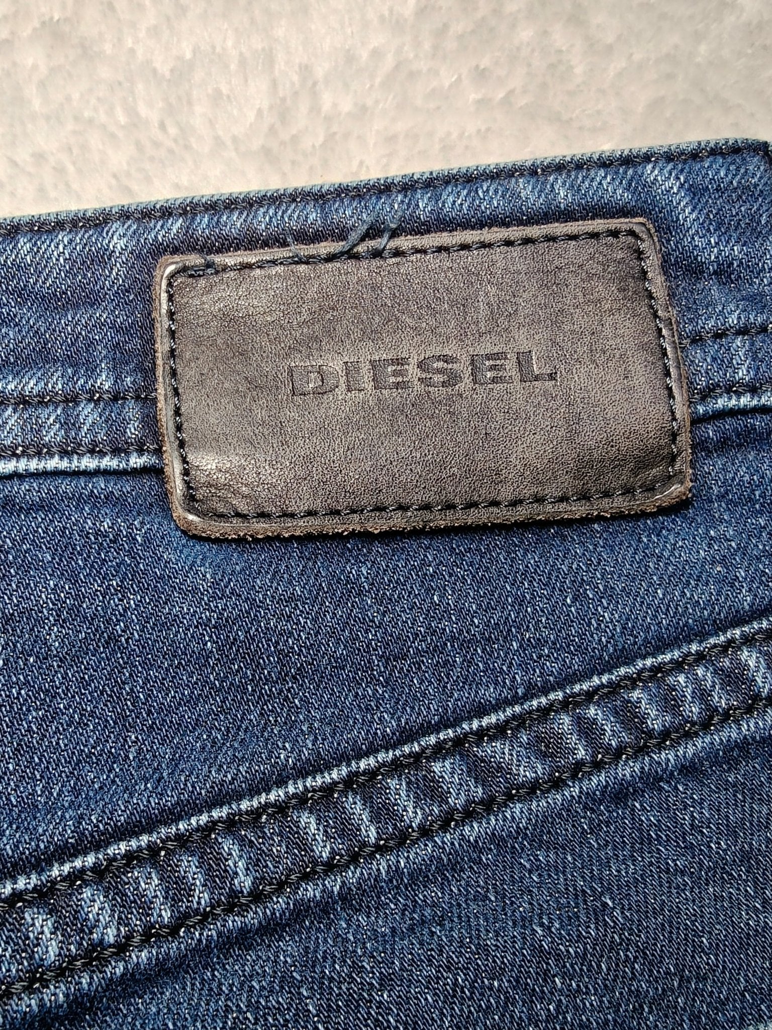 Men Diesel Buster Blue Wash 084VG Slim Tapered W30 L32 Jeans