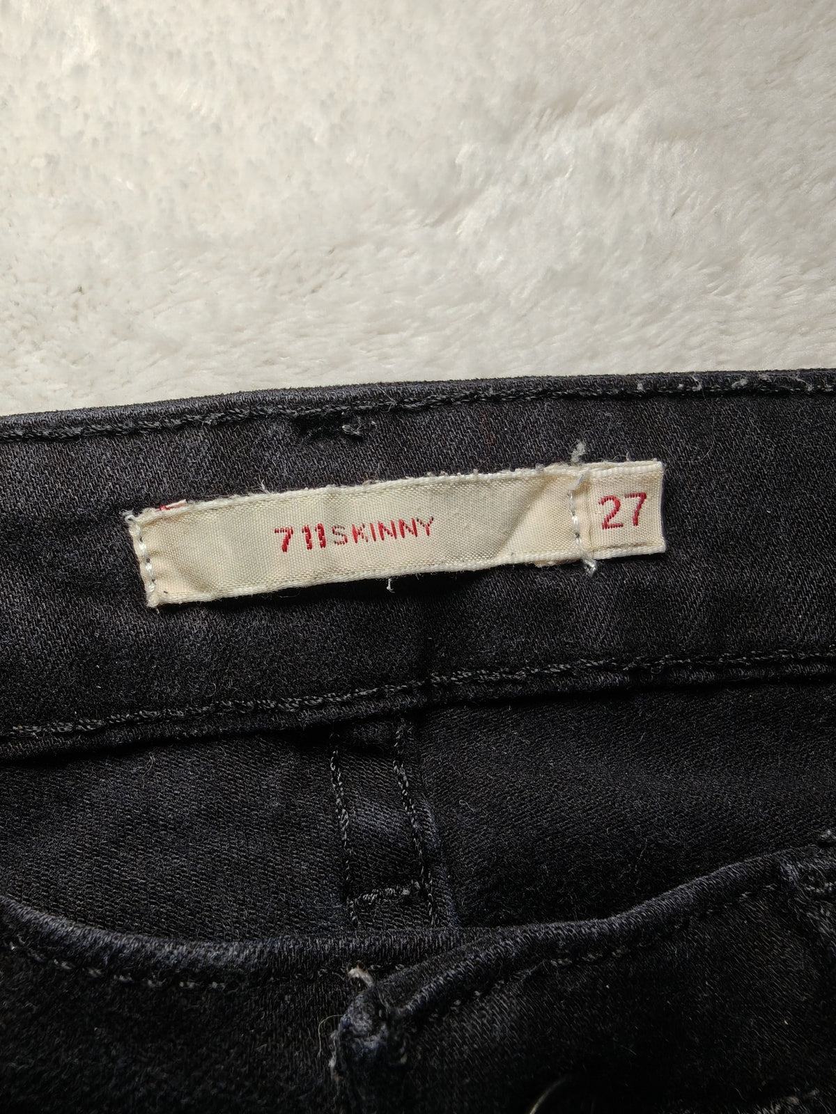 Women Levi’s 711 Black Skinny W27 L32 (EU 36/S) Jeans