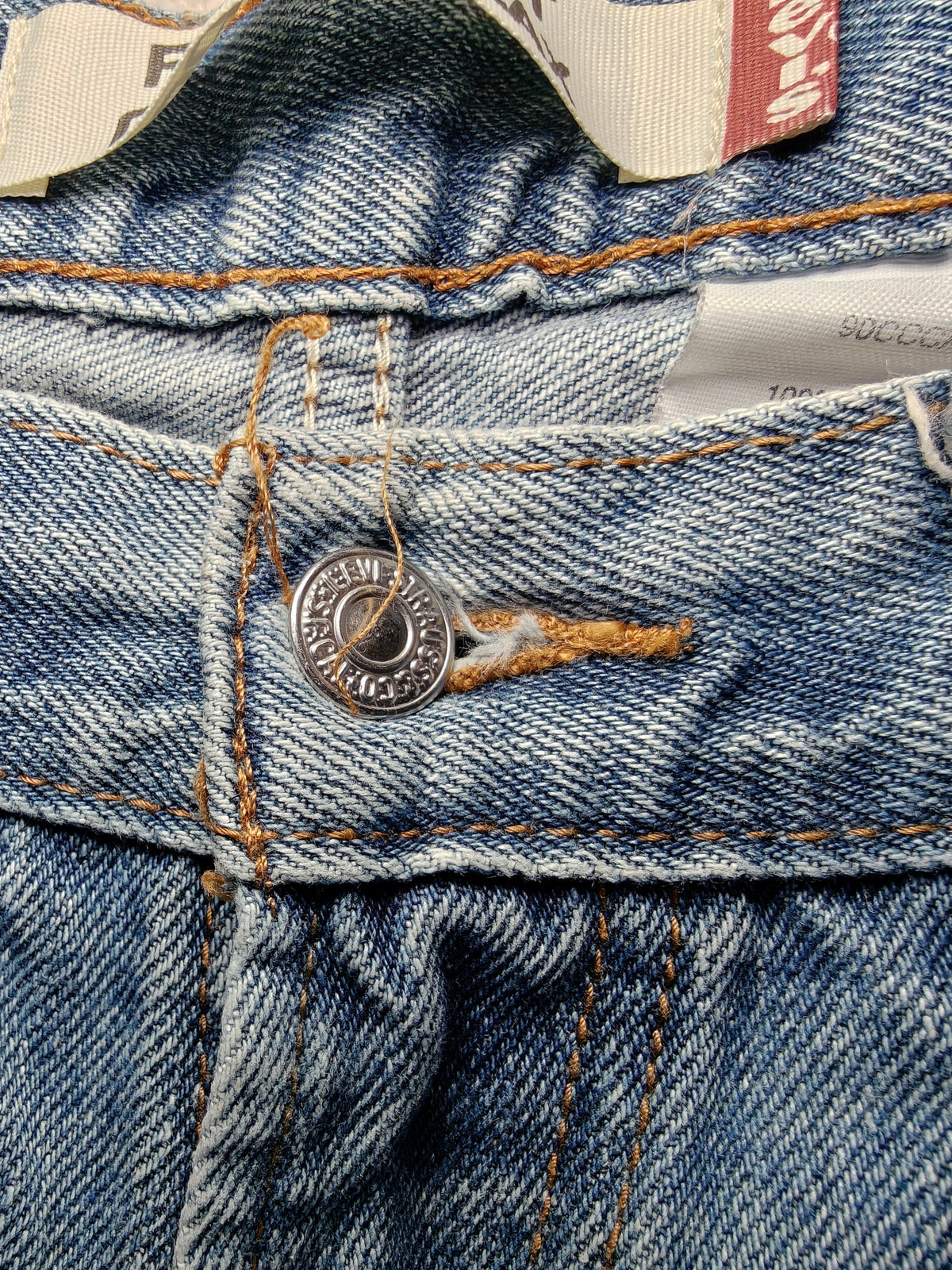 Men Levi’s 550 Blue Relaxed Tapered W34 L32 Jeans