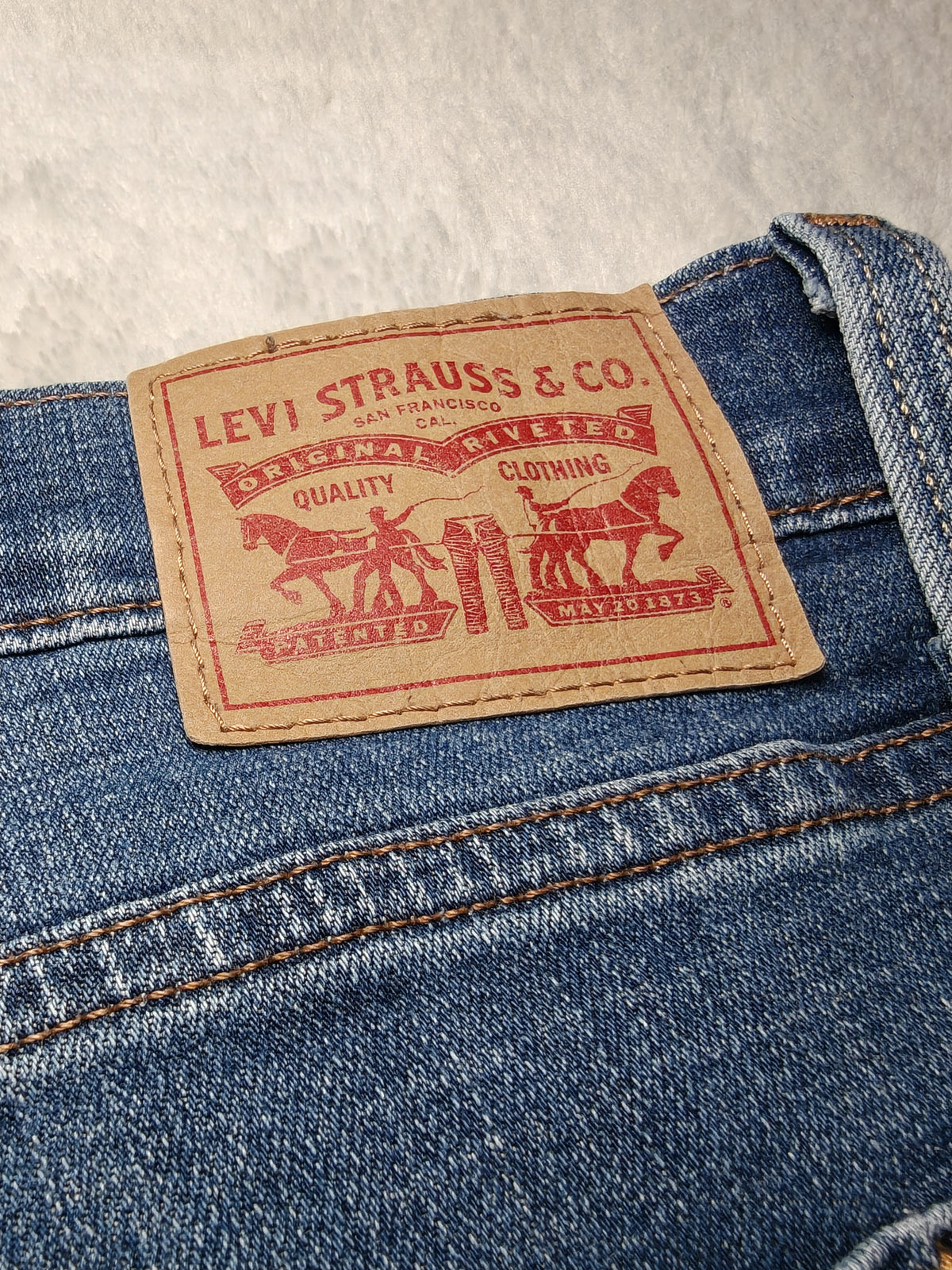Women Levi’s 724 Blue High Rise Straight W33 L32 (EU 42/XL) Jeans