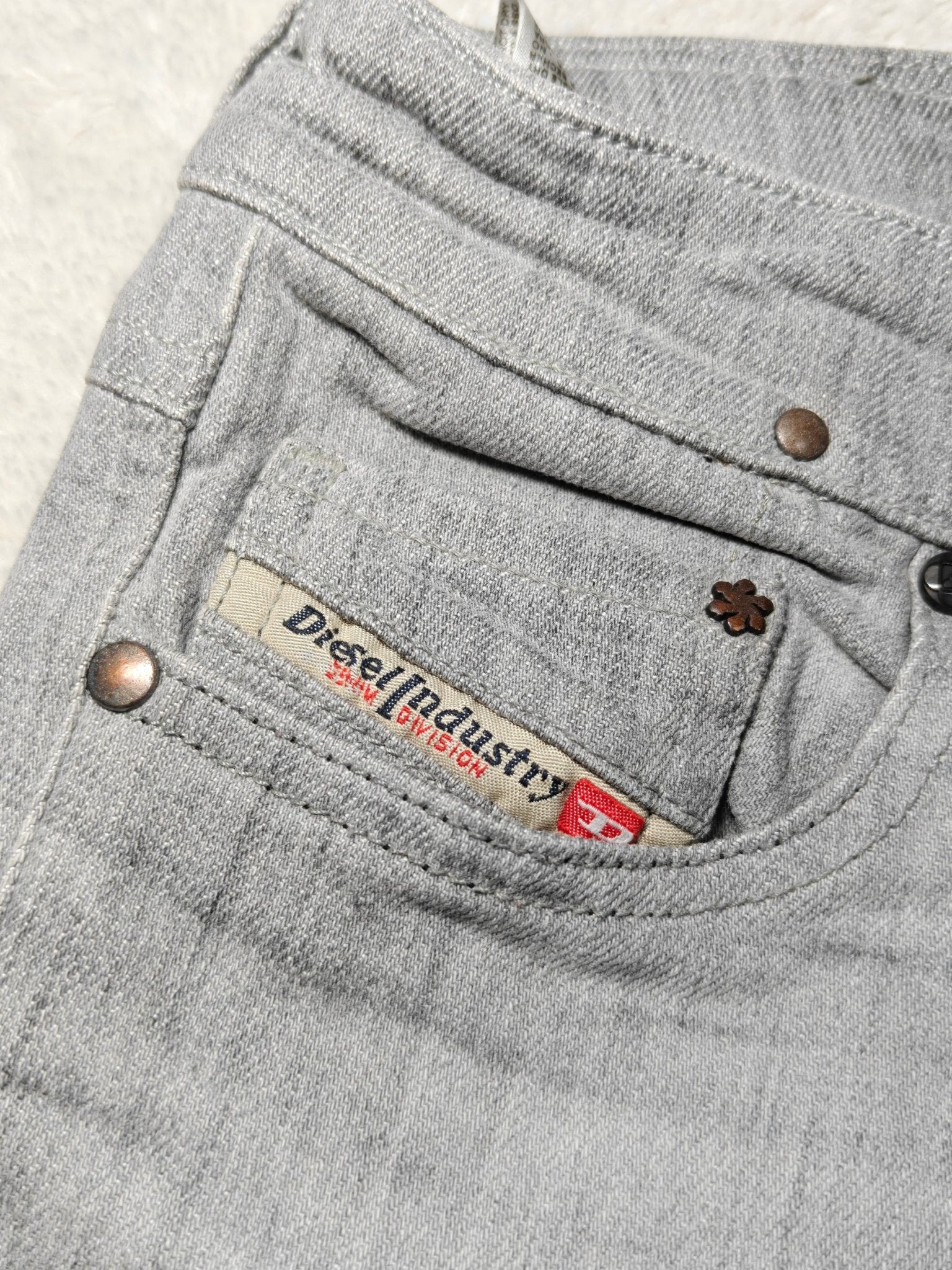 Women Diesel Lhela Grey Wash 008GC Straight W25 L32 (EU 34/XS) Jeans