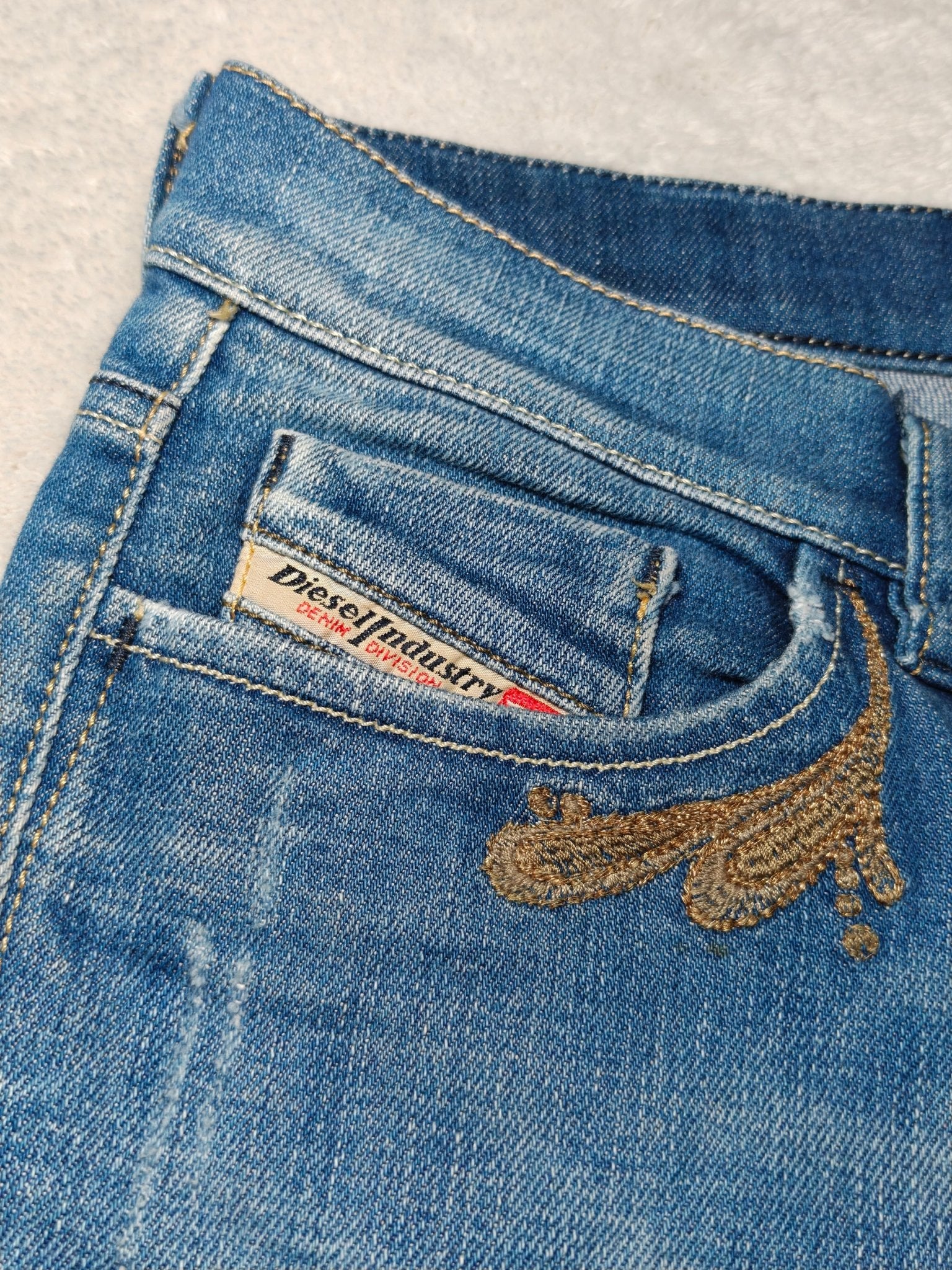 Women Diesel Liv Blue Wash 0071Y Straight W28 L34 (EU 38/M) Jeans