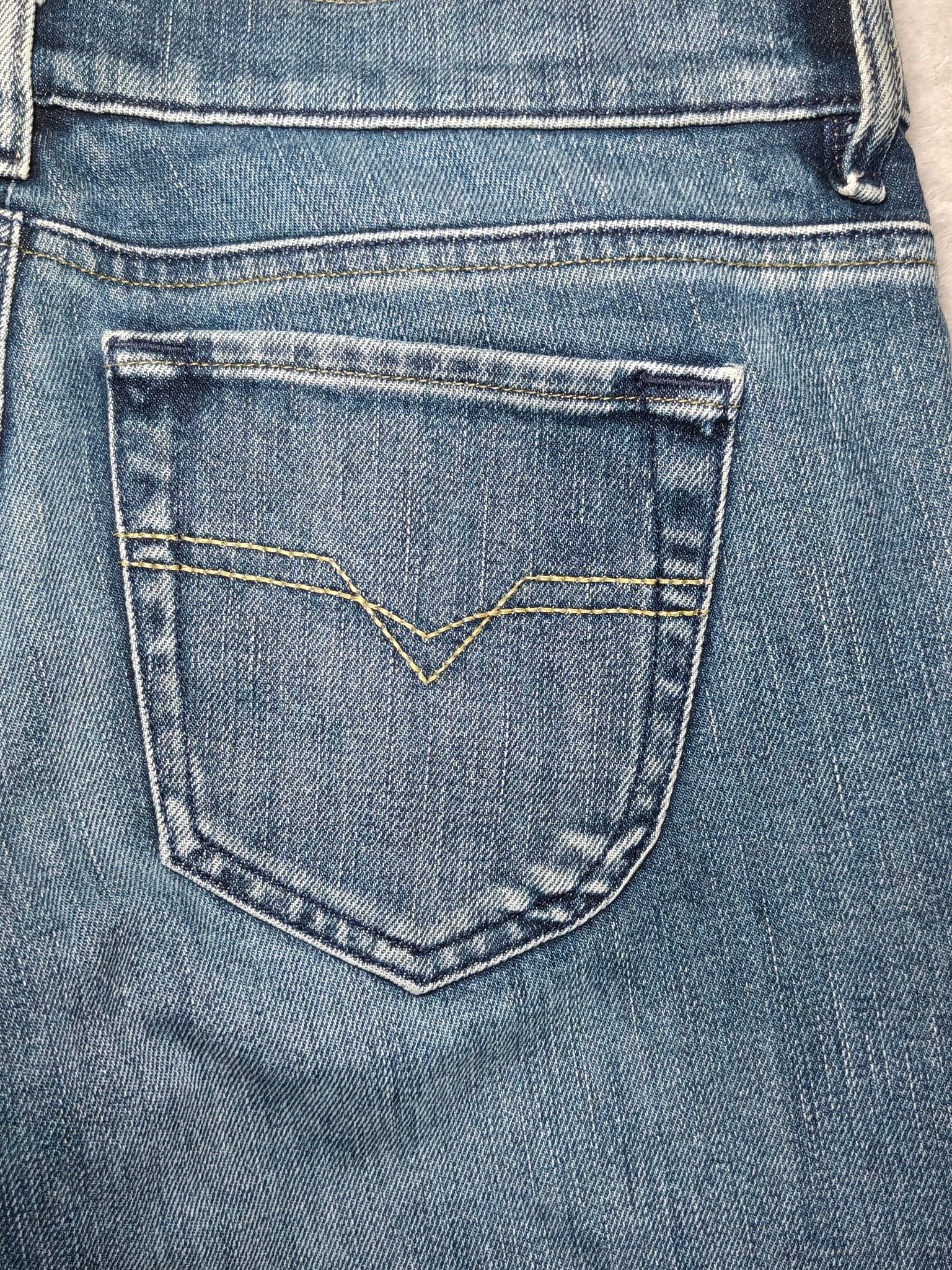 Women Diesel Liv Blue Wash 0072J Straight W30 L32 (EU 40/L) Jeans