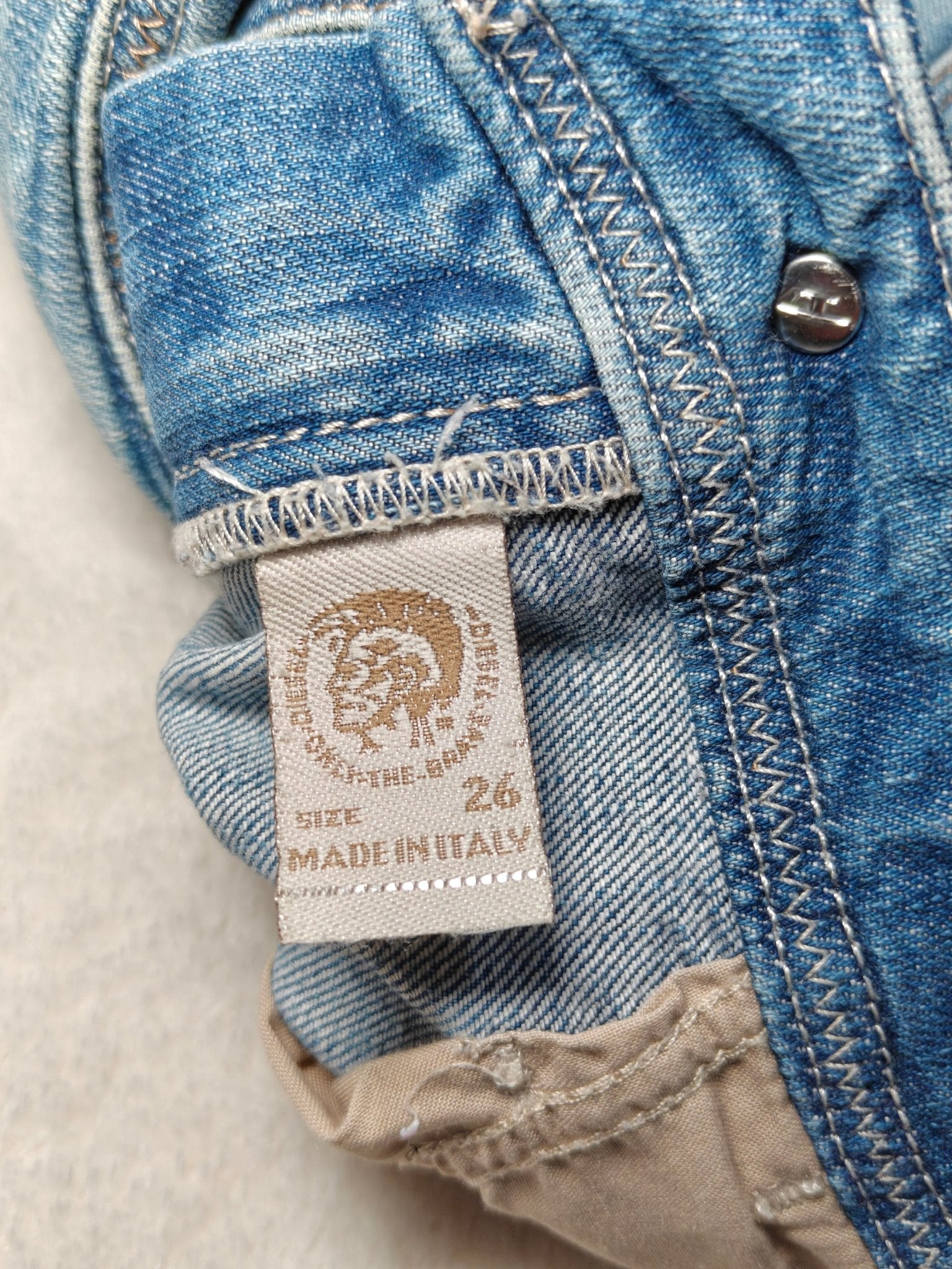 Women Diesel Lowky Blue Wash 008E4 Straight W26 L28 (EU 36/S) Jeans