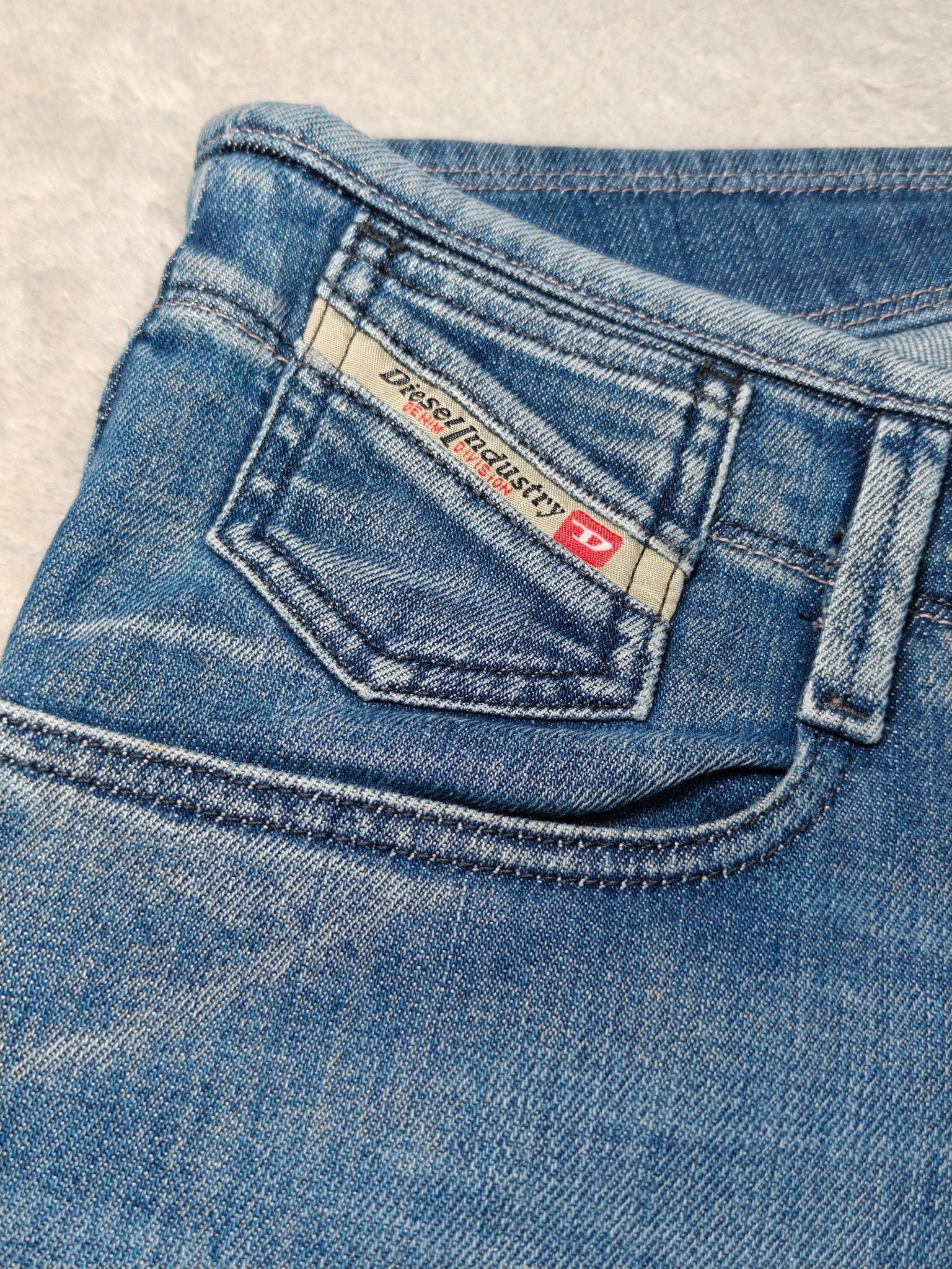 Diesel Melty Wash Blue Jeans W29 L30 – Vintage District Antwerp