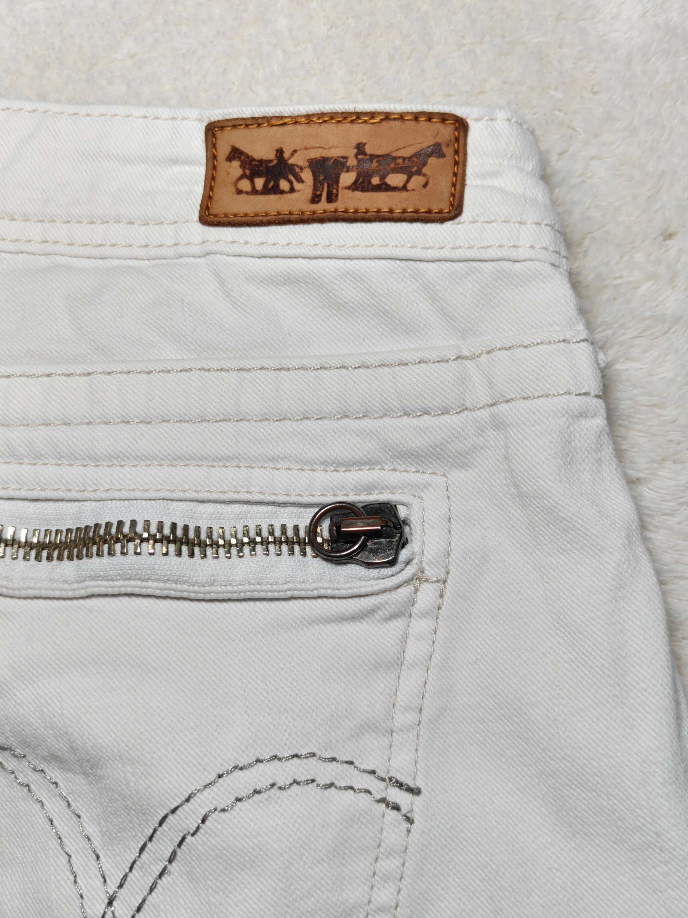 Women Levi's 473 White Slim Low Waist W31 L34 (EU 40/L) Jeans
