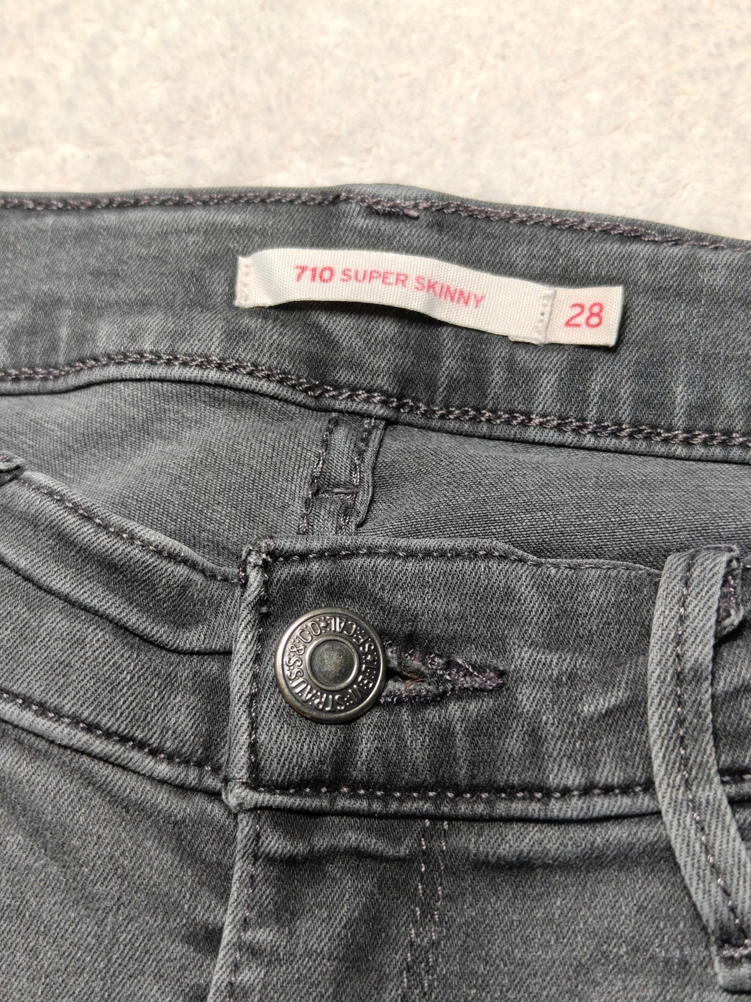 Women Levi's 710 Grey Black Faded Super Skinny W28 L32 (EU 38/M) Jeans