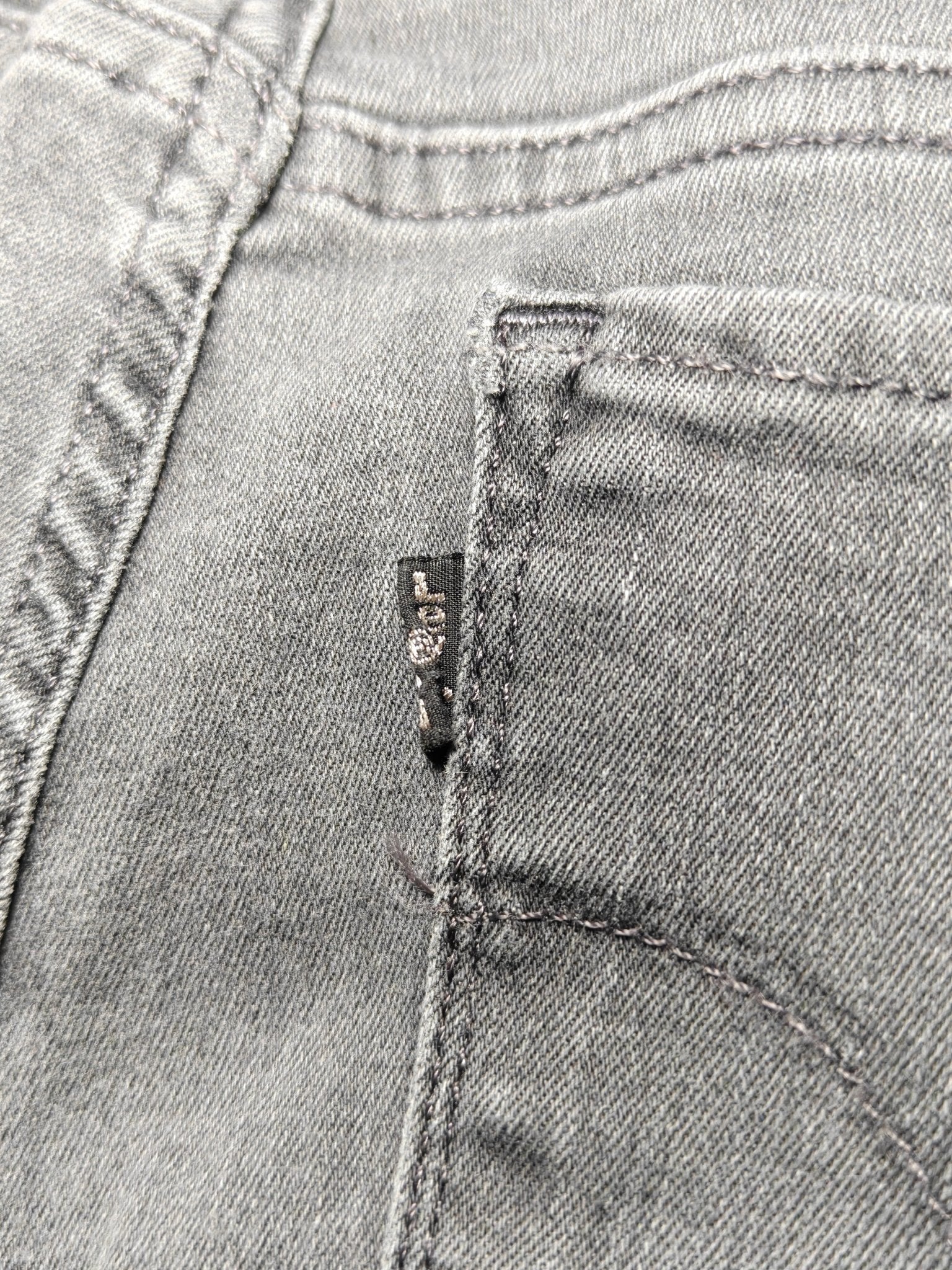 Women Levi's 710 Grey Black Faded Super Skinny W28 L32 (EU 38/M) Jeans