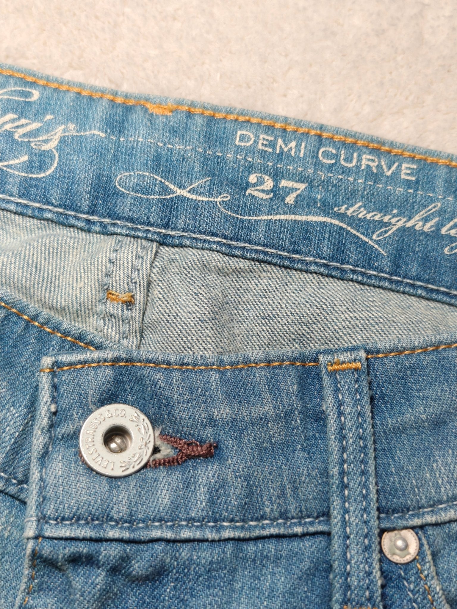 Women Levi's Demi Curve Light Blue Straight W27 L32 (EU 36/S) Jeans