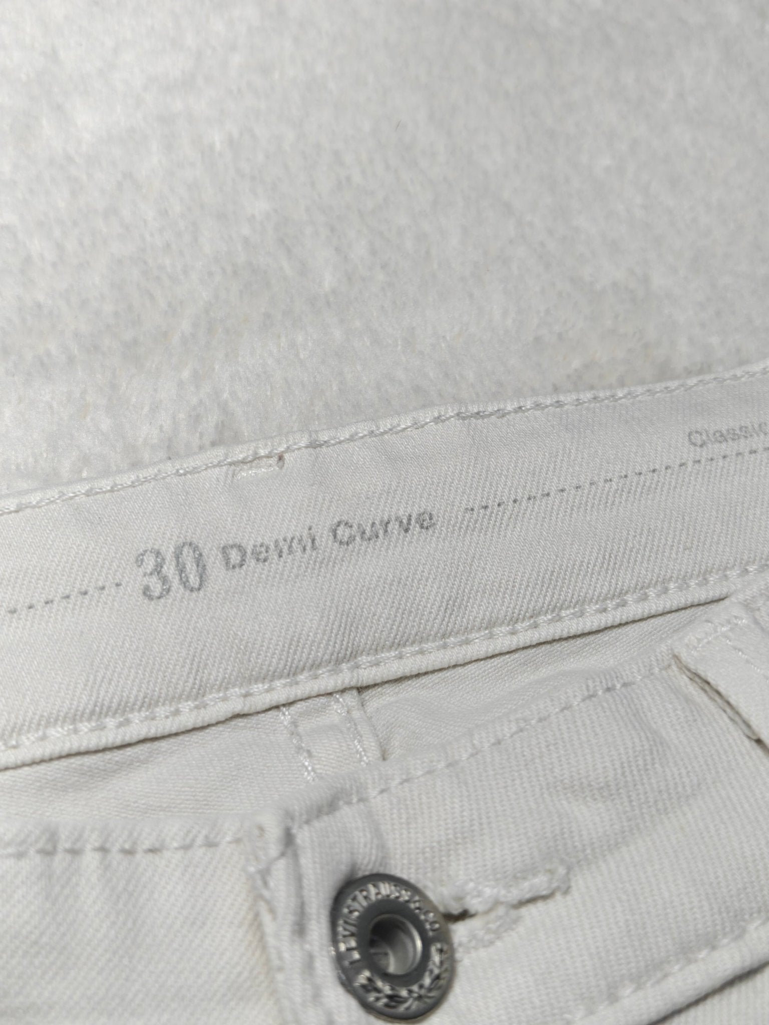 Women Levi's Demi Curve White Slim Mid Waist W30 L32 (EU 40/L) Jeans