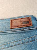 Women Levi's Slight Curve Light blue Slim W26 L29 (EU 36 / S) Y2K Jeans